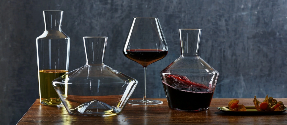 When (and Why) do Sommeliers Decant?