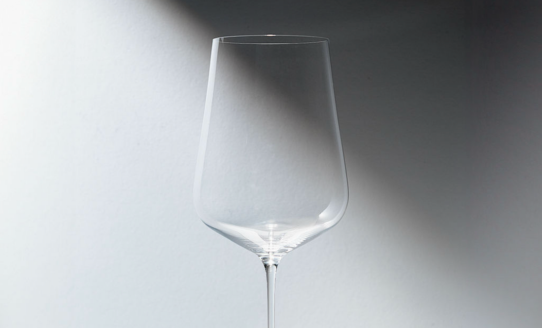 Crispy Glass, Crisp Wine: Why Thin Glassware Changes the Way White Wine Drinks